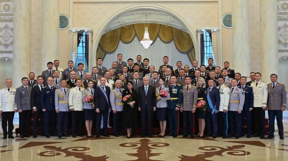 Тоқаев Отан қорғаушылар күніне орай шенеуніктерге ордендер табыстады