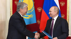 Тоқаев Путинді Ресей күнімен құттықтады