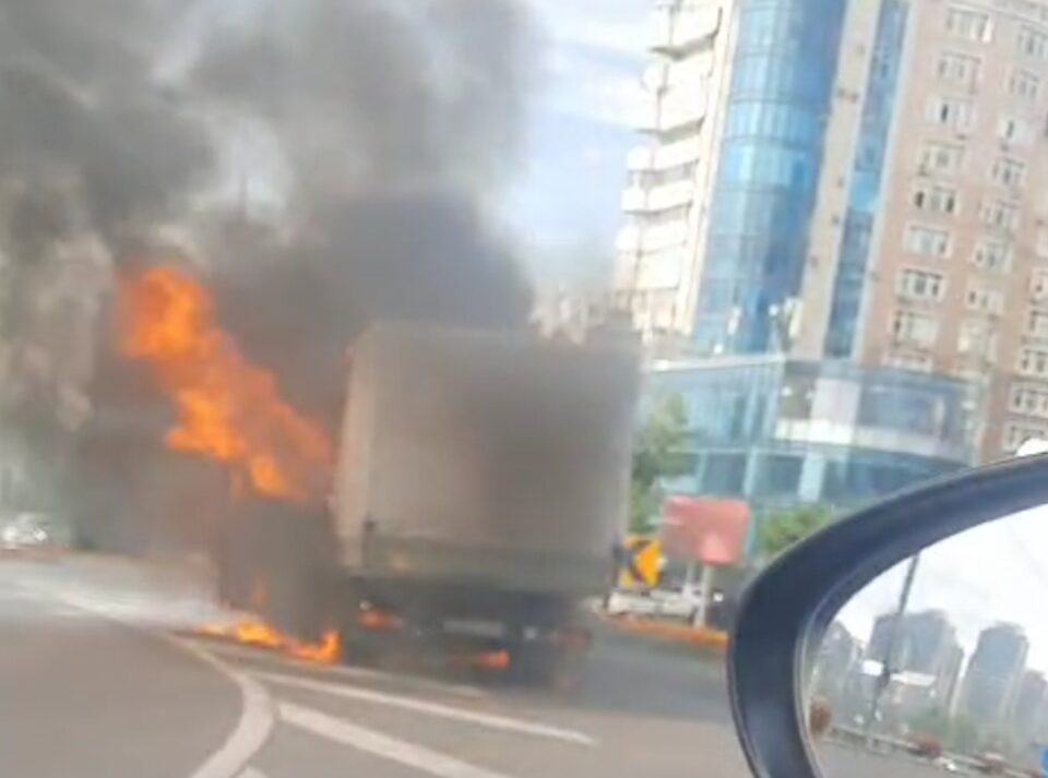 Алматыда ГАЗель өртеніп, күлге айналды