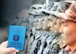 Әскерге шақырылған сарбаз Қорғаныс министрлігінің қызметкерін сотқа берді